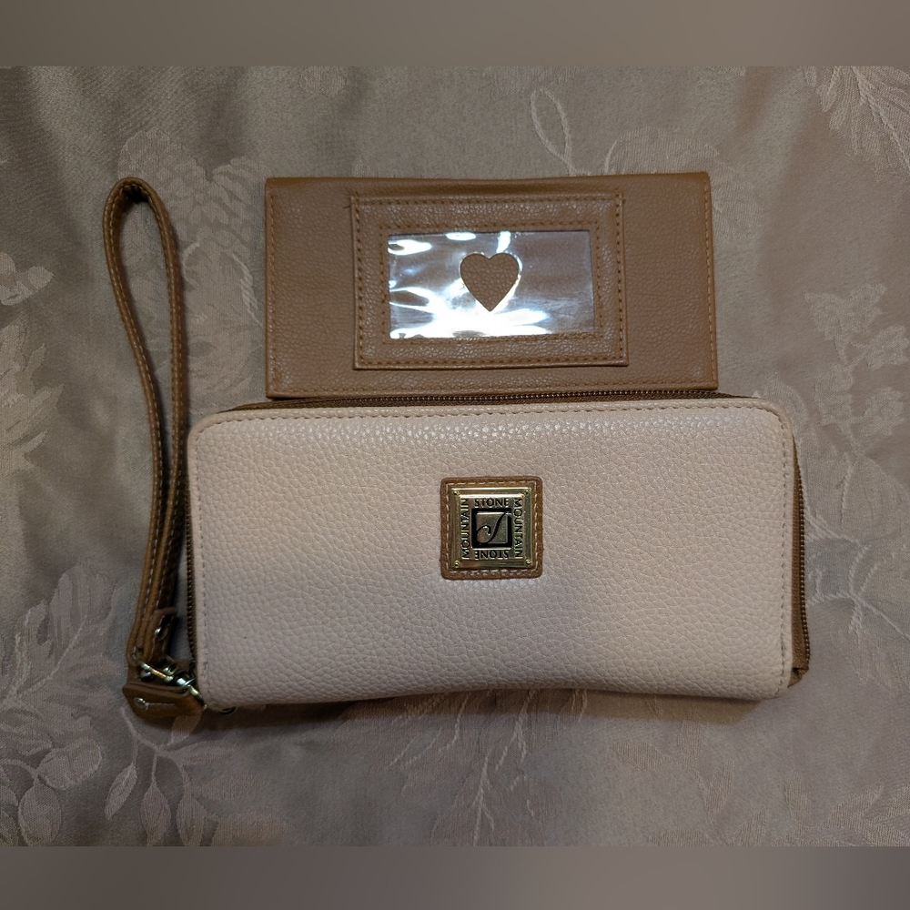 Stone Mountain Pebble Double Zip Around Wallet With Leather, EUC!